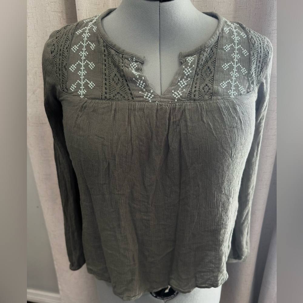 Mudd Gray Embroidered Blouse XS long sleeve